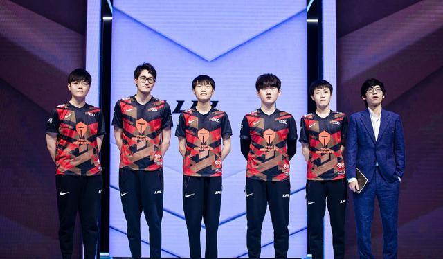 在现代足球 在现代足球